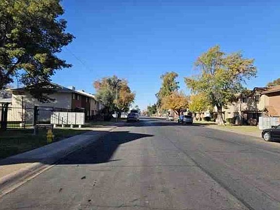 Exterior Neighborhood (street photo)