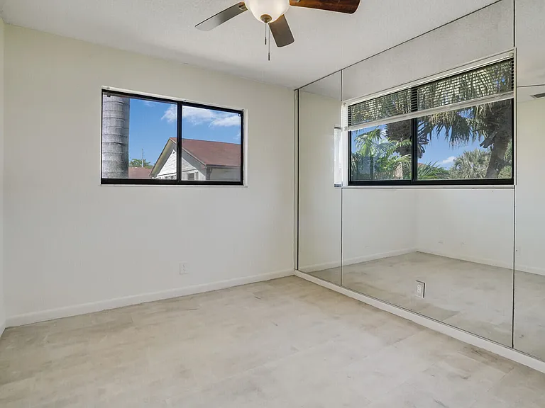 30 Kensington Ln — Photo 17