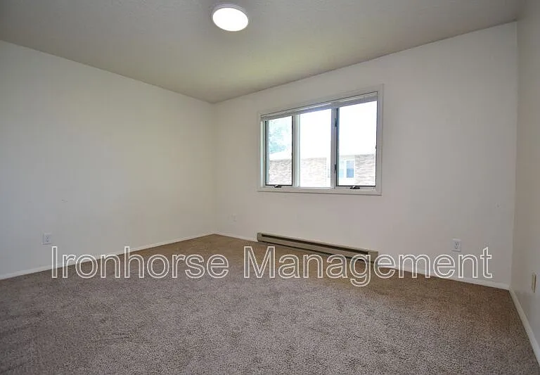 811 W Villard St #63 — Photo 10