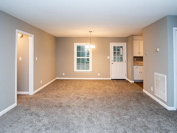 5th image of 715 Green Valley Ct