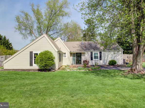 7 Wilbur Dr, Allentown, NJ 08501