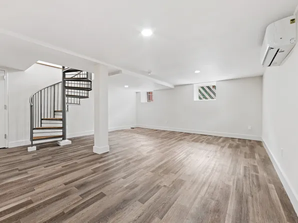 610 Maple Street image 7 of 8