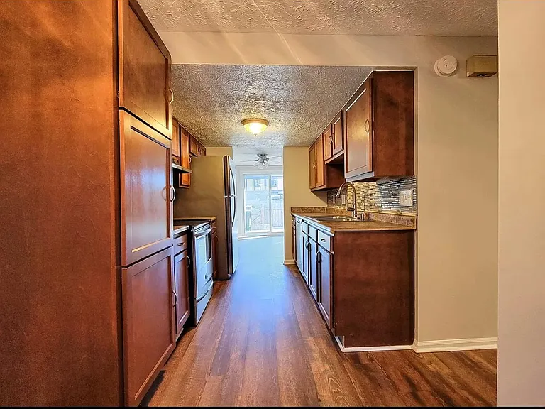 7519 Blackstone Ct — Photo 9