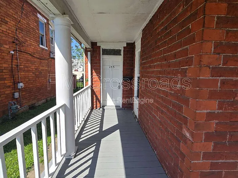 153 S Cypress Ave — Photo 4