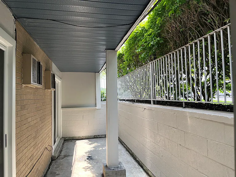2491 Riverside Dr #103 — Photo 11