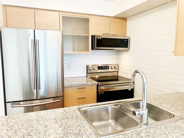 18 Harrison Garden Blvd #2504 — Photo 11