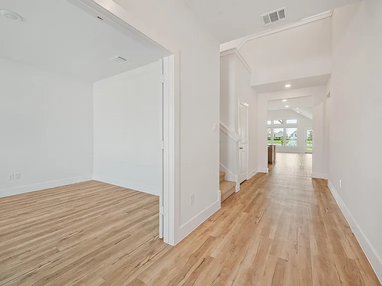 832 Sarasota Shore Dr — Photo 6