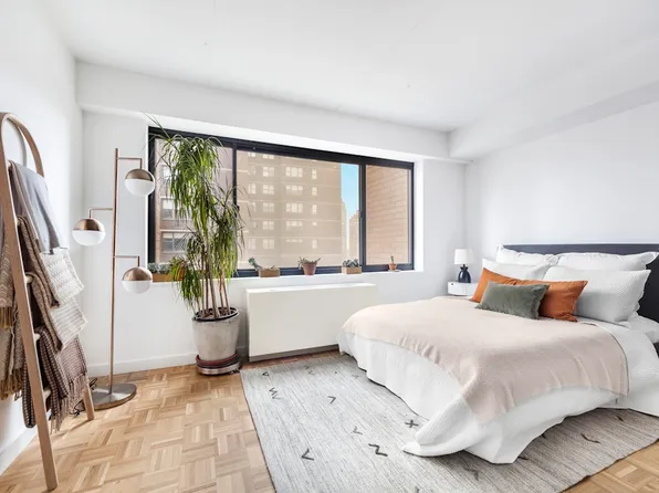 200 East 87th Street image 3 of 12