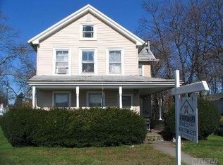 53 Lake St, Patchogue, NY 11772