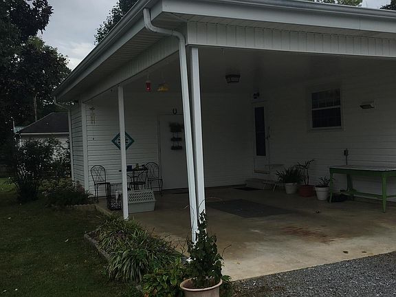 3rd image of 911 Adams Dr