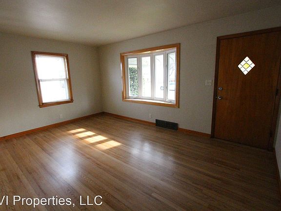 5th image of 4922 W Van Beck Ave