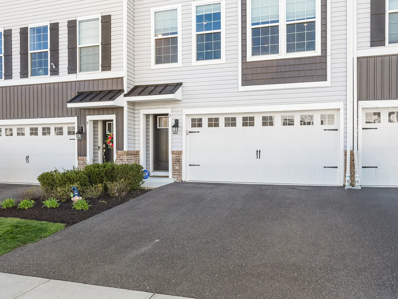 3 bed, 2264 sqft, $3,950 — Photo 2