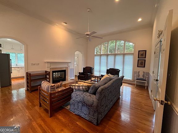5th image of 132 Sunny Point Cir