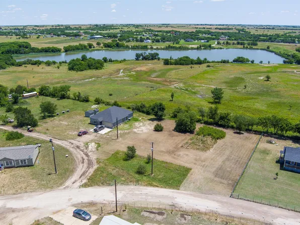 126 Tilley Ln, Decatur, TX 76234