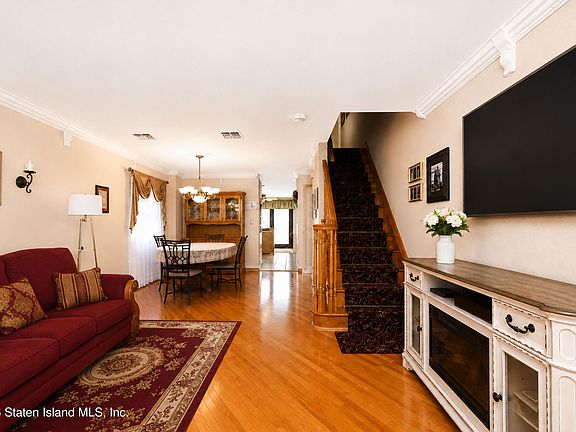 4th image of 128 Lovelace Ave