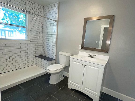 4th image of 1101 T St #1/2