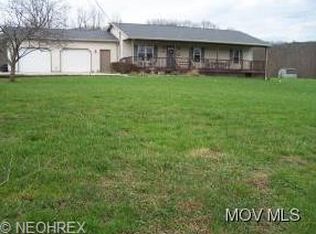 216 Friendly Ln, Elizabeth, WV 26143