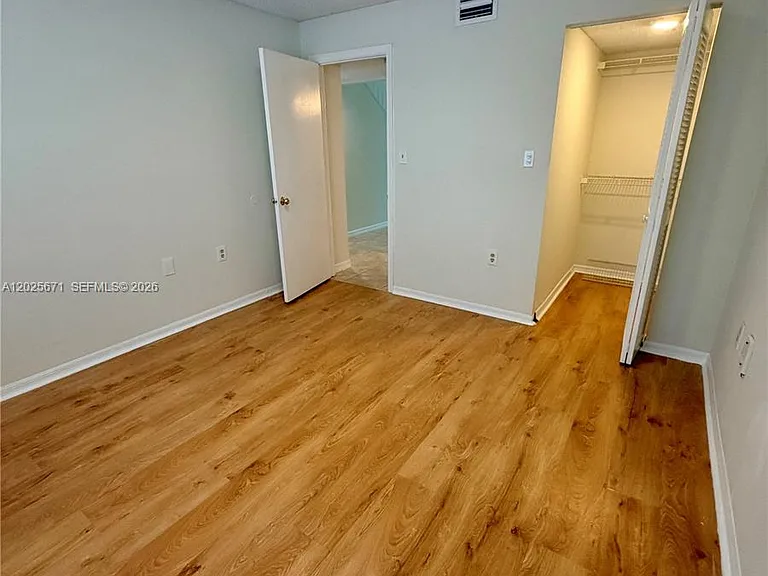 19216 Glenmoor Dr #19216 — Photo 26
