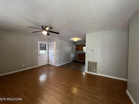 4th image of 678 Peachtree Ln