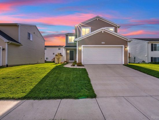 2907 Jordan River Dr, Fowlerville, MI 48836