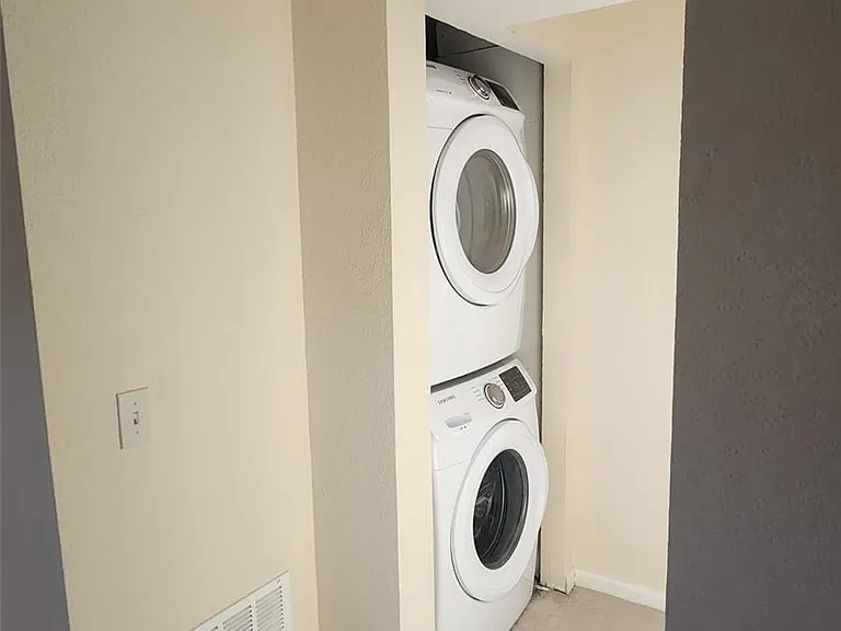 9225 Clermont Dr — Photo 31