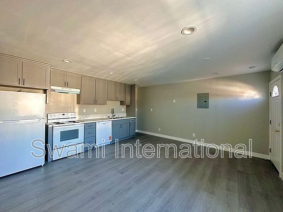 3rd image of 7100 1/2 S Figueroa St
