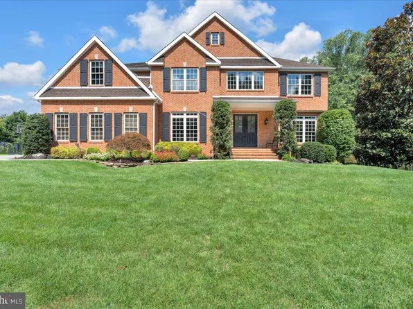 7 Tucker Ct, Laurel Springs, NJ 08021