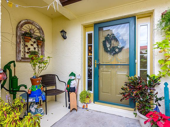 3rd image of 8756 Banyan Way Cpe