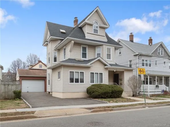 172 Harrison Ave, Mineola, NY 11501