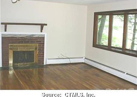 Fireplaced livingroom