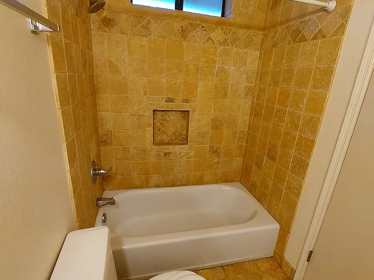 823 W Birch Ave #B — Photo 12