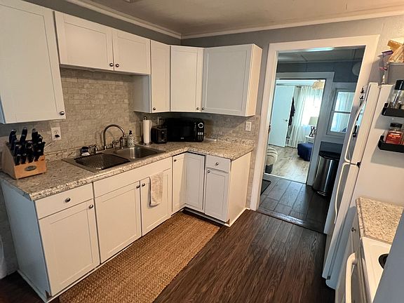 5th image of 498 Oakwood Beach Dr