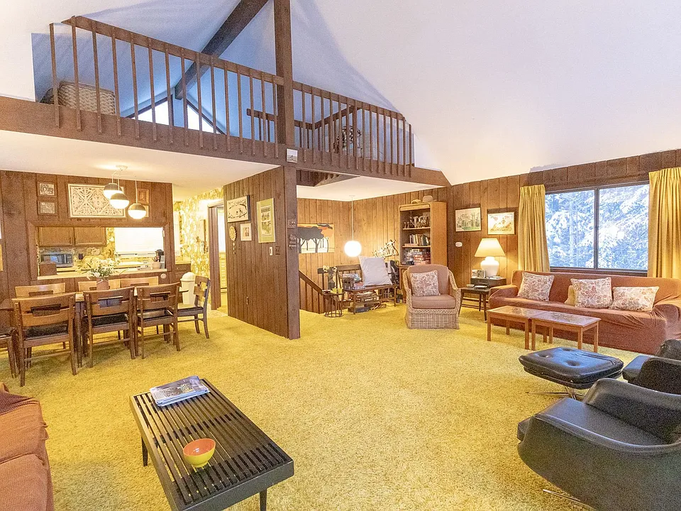 24 Troon Dr
