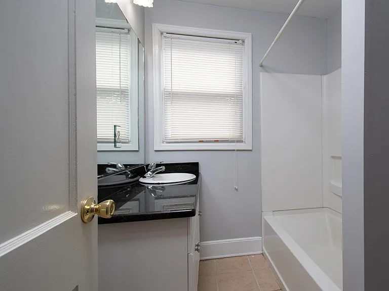 724 Pembroke Ave — Photo 2