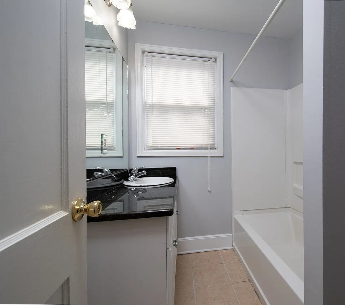 Building Photo - 724 Pembroke Ave