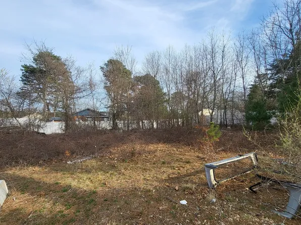 81 Maple Springs Rd, Wareham, MA 02571