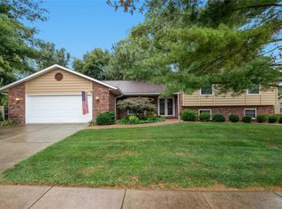 1005 Woodleaf Dr, O'Fallon, IL 62269