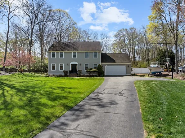 71 Longview Dr, Dartmouth, MA 02747