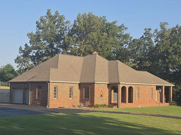 225 Fairway Dr, Harrisburg, IL 62946