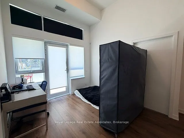 405 Dundas St W #114 — Photo 4