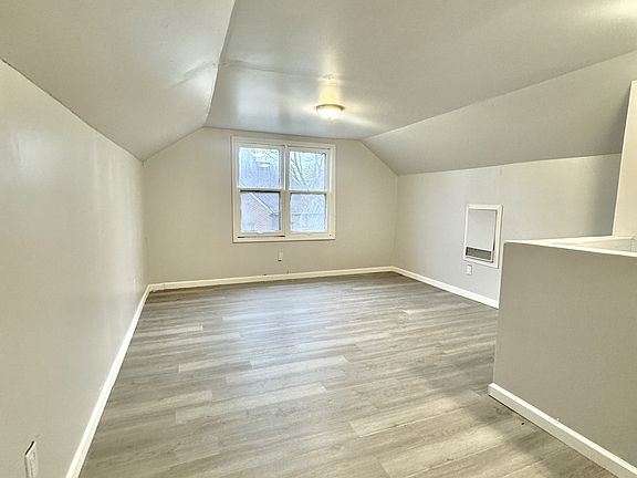 5th image of 14376 Hubbell Ave