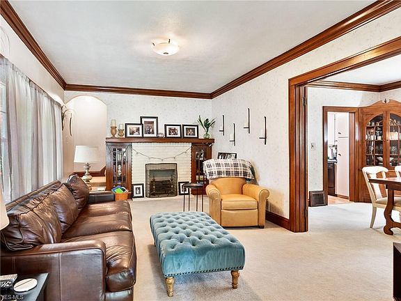 3rd image of 1583 Glenmount Ave
