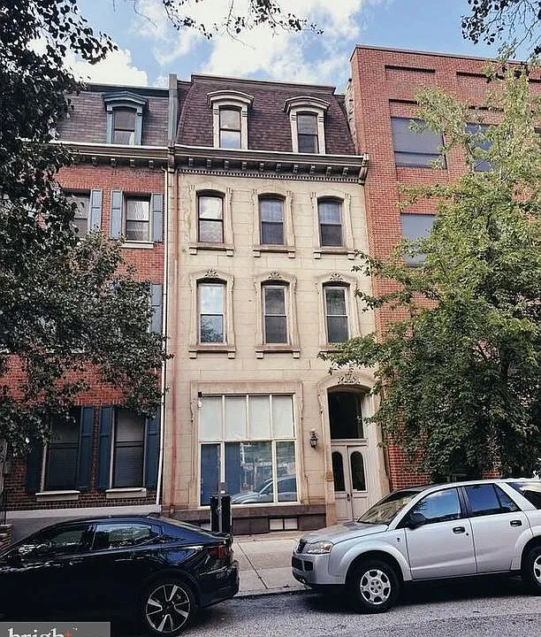 2025 Arch St