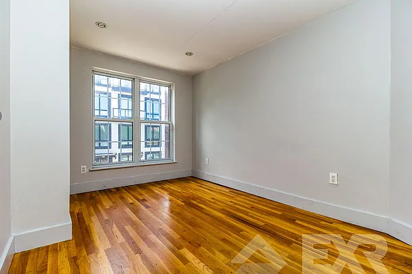 Rented by EXR | media 5