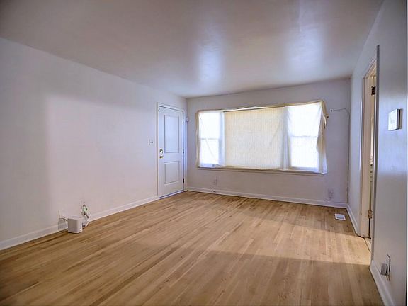 4th image of 851 Amber Pl NW
