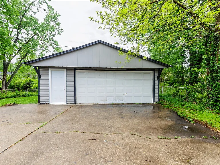 332 Banff Cir — Photo 18