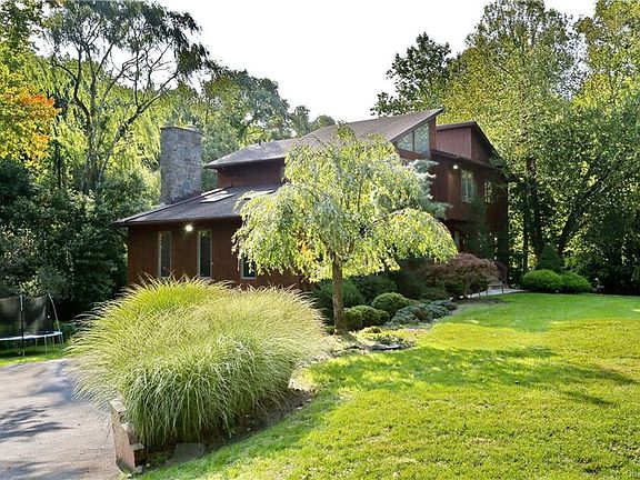 4th image of 100 Cherry Ln