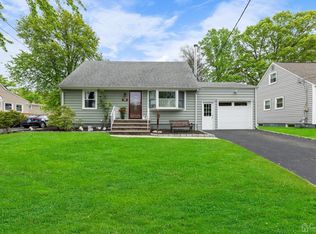 20 W Zoller Rd, East Brunswick, NJ 08816