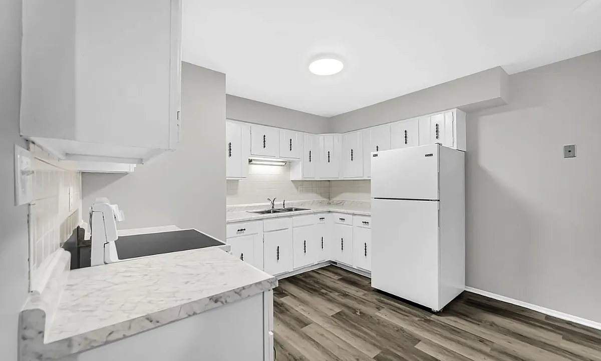 Building Photo - 9201 Kennedy Ave #1C