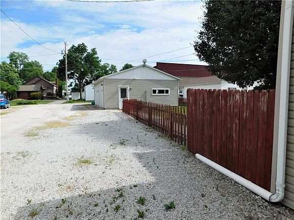 5th image of 132 W Central Ave